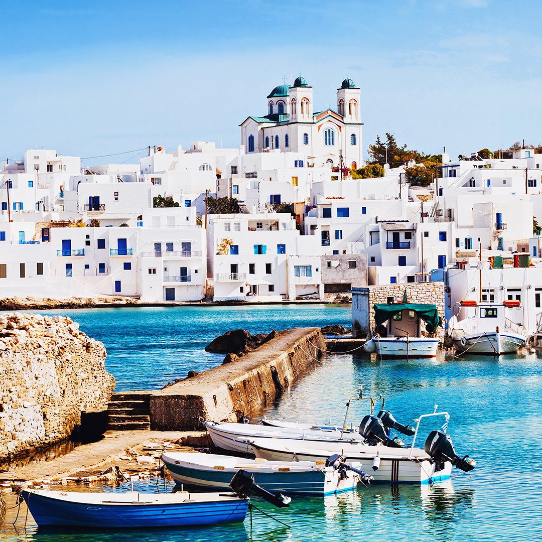 Unrivaled natural beauty, beaches with crystal clear waters, unrivaled Byzantine footpaths connecting traditional villages and breathtaking landscapes make #Paros, one of the best-loved holiday destinations in #Greece. 🌴🏄‍ bit.ly/2Pxx9T9 #KAYAKSummerTravel #MondayMood