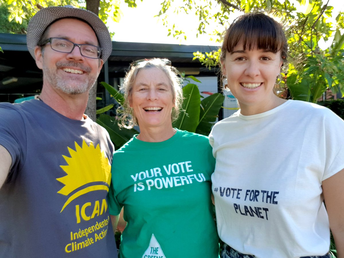 Amazing support for <a href="/ICAN_Senate/">💧I-C-A-N</a> and #climateaction at the polling booths today.
Thanks to environment.vote
<a href="/larissawaters/">Larissa Waters</a> <a href="/Greens/">Australian Greens</a> and <a href="/smladyman/">Sarah Ladyman</a> for helping us get the message out there!
#votefortheplanet #ClimateElection