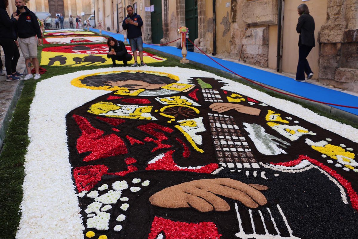 Joe DiMaggio ⚾️  <a href="/ladygaga/">Lady Gaga</a> 🏵Frank Sinatra 🎤 Frank Zappa 🎼 
Tutti Siciliani Americani e tutti qui all’ #infioratadinoto 🌸🇮🇹❤️🇺🇸🌼