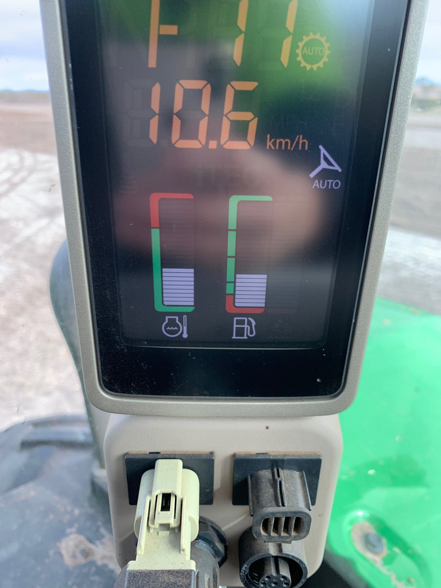 Doctor_650's tweet image. Never could get 24hrs out of a tank of fuel with our 60ft DBS. This is what’s left after 24 hrs with the 70 ft #seedmaster