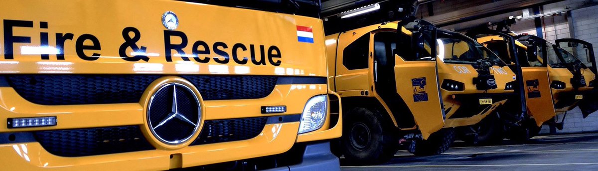 Vandaag staan we met een <a href="/EONE_FireTrucks/">E-ONE (Fire Trucks)</a> #Crashtender en een Tankautospuit bij <a href="/BrandweerDen/">Brandweer Den Hout</a> <a href="/VRMWB/">Veiligheidsregio MWB</a> Wil je meer weten over deze voertuigen of het werken als brandweerman / -vrouw bij de #luchtmacht? Kom dan naar #DenHout