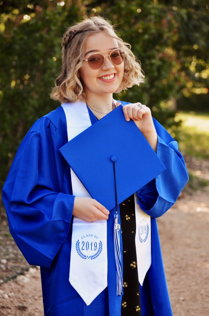 amandapriice's tweet image. In a week, I’m going to be picking up my diploma🤩🎓
#seniors2019 #Classof2019