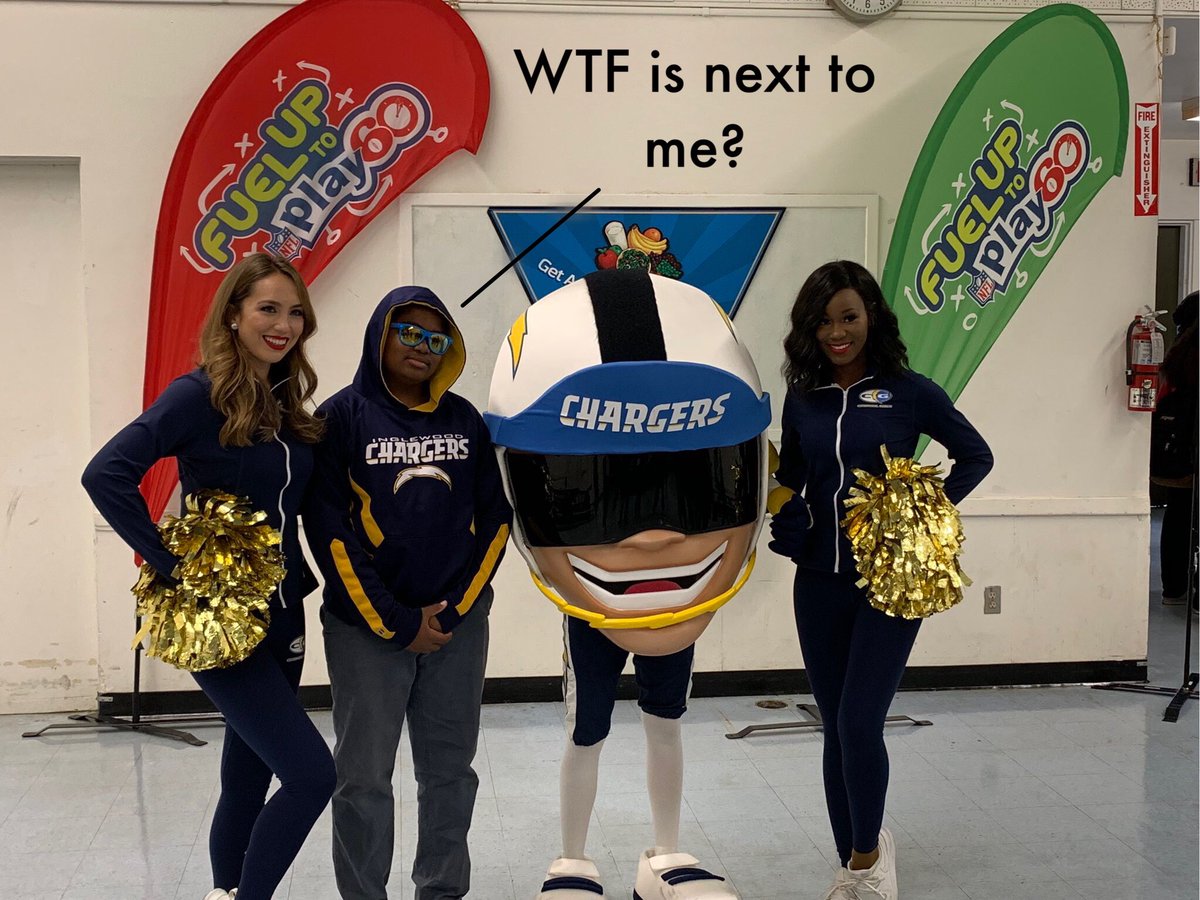 WillramWallace's tweet photo. #MascotFail https://t.co/qbgKb2eo7s