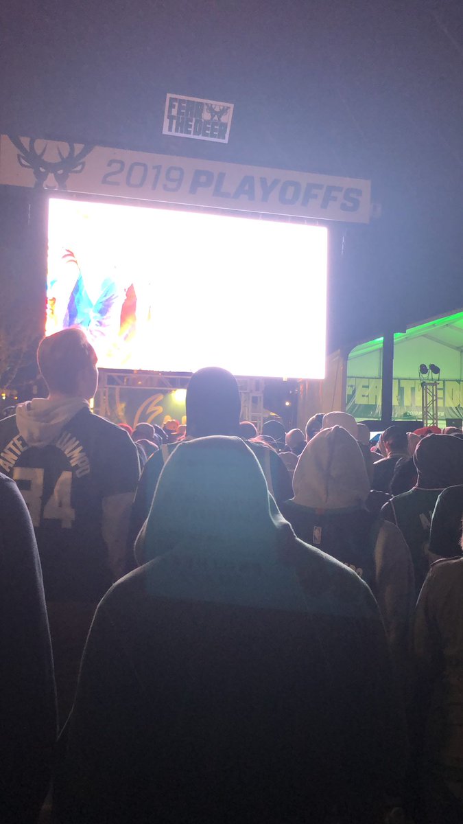 Starcle's tweet photo. @kyle_ackeret I’m outside, let’s go Bucks!!!!! https://t.co/YW99BCNcY8