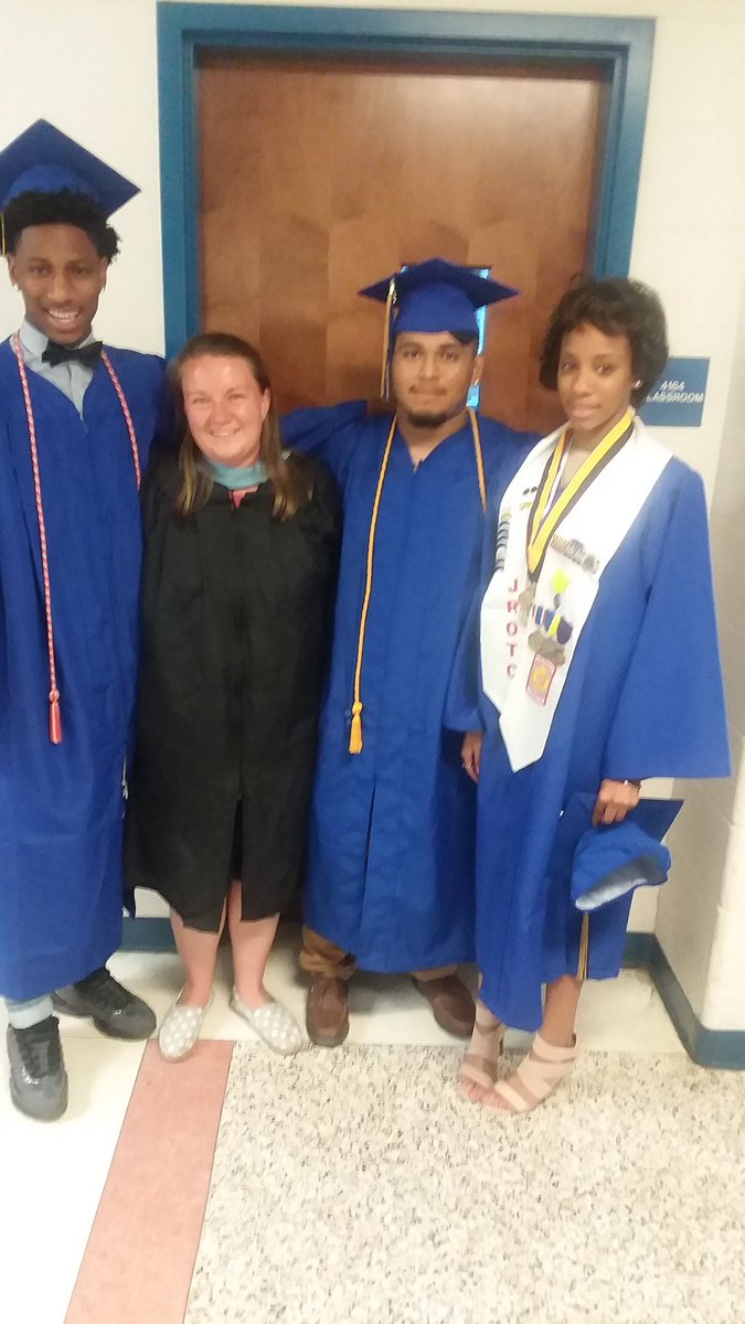 ANB11589's tweet photo. 9 years ago, I was their student teacher and today I watched them graduate as their coach. My first full circle moment as a teacher. ❤

#iamcucps #whyiteach #ccesdukes https://t.co/KwysogpOsE