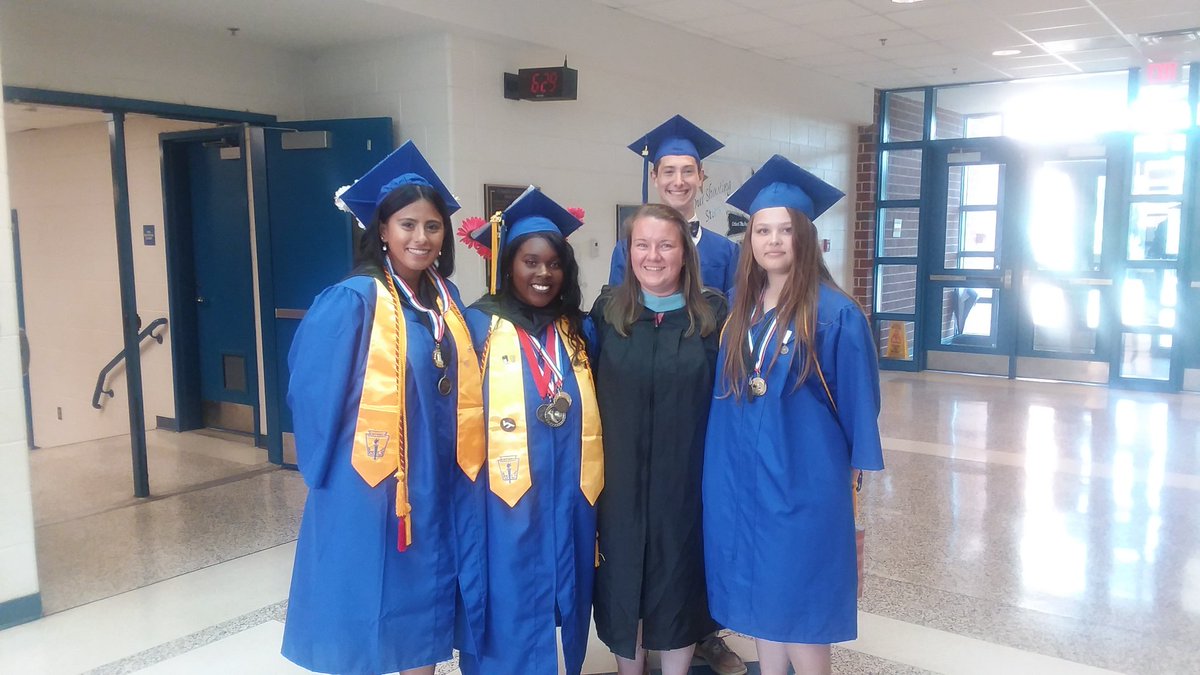 ANB11589's tweet photo. 9 years ago, I was their student teacher and today I watched them graduate as their coach. My first full circle moment as a teacher. ❤

#iamcucps #whyiteach #ccesdukes https://t.co/KwysogpOsE
