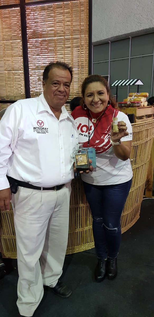 Nos encontramos en el Centro de Convenciones #Tabasco2000, con nuestros amigos de #INTEGRAT y <a href="/yafmvilla/">Ya! FM Villahermosa</a> @lupirislopez, #CarlosVentura en el evento #Surprende #Tabasco