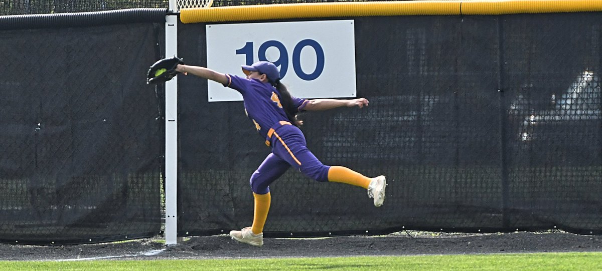 EphSports's tweet photo. Good Pitching, Timely Hitting and a Game-Saving Catch by Jill Jenkin Sends Ephs Past Ithaca 1-0 in 1st Super Regional Game - https://t.co/ssZGJr7WJU https://t.co/komcff08JU