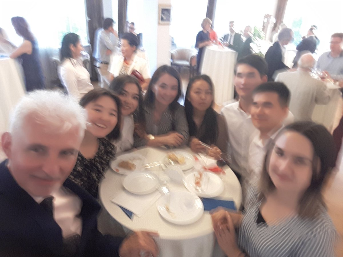 L'ambassadeur remercie encore les jeunes volontaires de la Semaine de la Francophonie au Kirghizstan ! et leur souhaite le meilleur dans leurs études.
#Francophonie