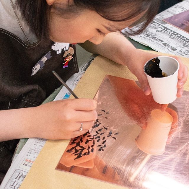 tamabihanga's tweet photo. 1年生・銅版エンチング技法実習　#多摩美術大学 #版画専攻 #版画 #銅版画 #tamaartuniversity #printmakingcourses  #エッチング https://t.co/6J4yKfUNnX https://t.co/auJSDparwX
