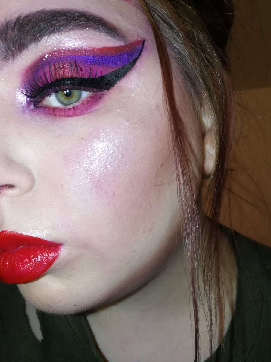 KianaStylesMua's tweet photo. #sunsetlook💓☀️🌘

#bloodsugar palette from @JeffreeStar 

#personelle foundation drug store brand personnelle 
#concealer fit me by @Maybelline 
#pressedPowder fit me by @Maybelline 
#lashes  fauxmink by @ArdellBeauty 
eyeliner LINE Steller n'y @Maybelline 
Lips: @bhcosmetics https://t.co/ouy1Rehmr6