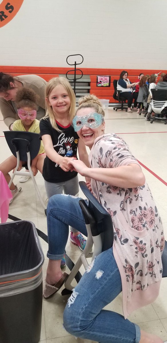 LKluemke's tweet photo. NBE carries on Mommy Spa tradition last Friday.  The moms walked away looking beautiful and relaxed!  #wesclinwarriors https://t.co/77jypWYkKz