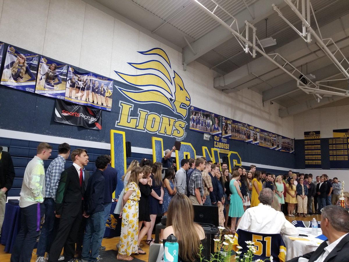 CoachBerk65's tweet photo. Awesome night honoring the 2018-2019 @BVCSLIONS athletics teams, players, and coaches. https://t.co/xIl4STk13k