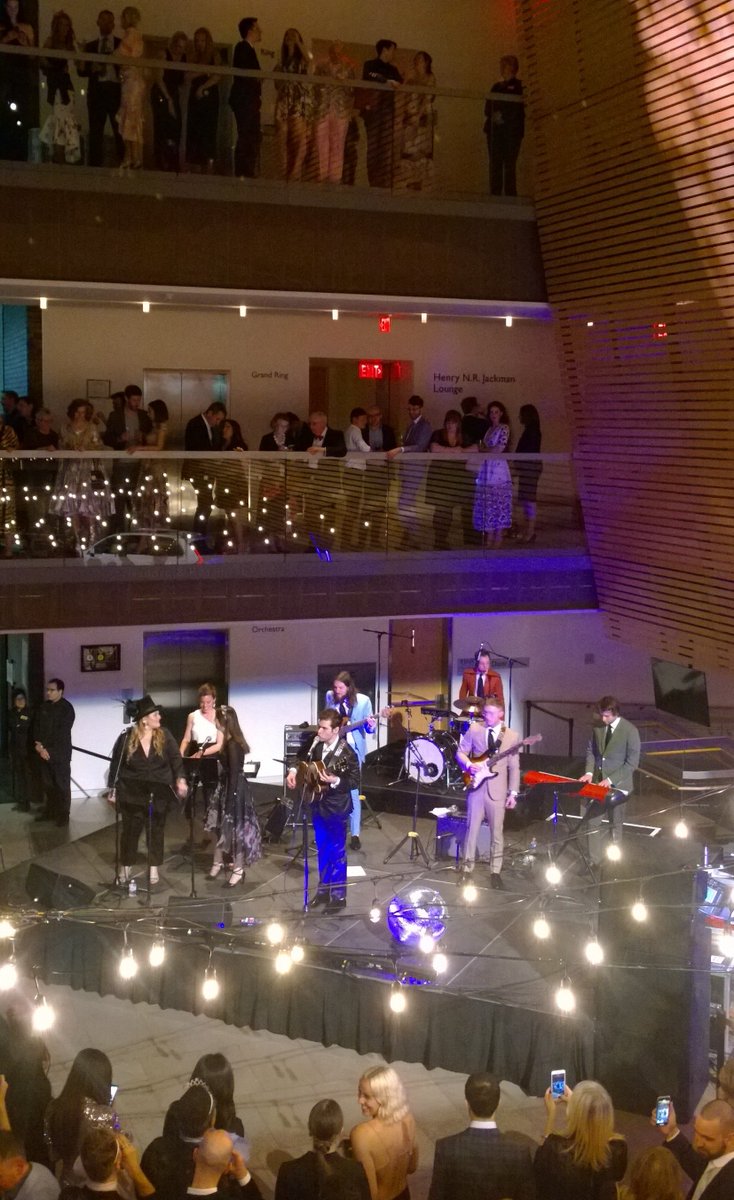 FabAndSassy's tweet photo. What a magical night at the opera house! Thank you again @volvocarcanada for the invite to help celebrate and support @CanadianOpera at #Operanation last night! #COCEvents https://t.co/gDxDKxea7k