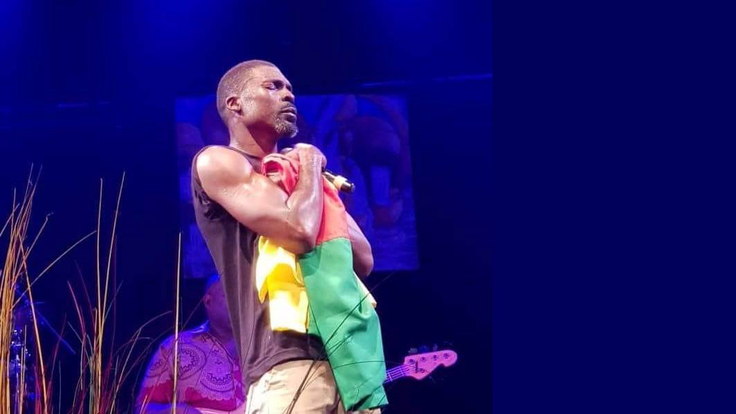 AbdouMoses's tweet photo. Signez la pétition pour faire libérer l'artiste camerounais Valsero et les 130 autres personnes arbitrairement détenues par les autorités #cameroun-aises depuis le 26 Janvier 2019! #FreeValsero https://t.co/e1DEXbUkJL https://t.co/k2q79eUFhB