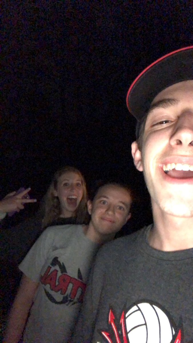 reese_levitt's tweet photo. @HCWaterWars2k19 In the hunt for the bottle, Sarah Loew ran past me and Jared Rubino lent me his gun for the milking. https://t.co/ENQYdvf2tT