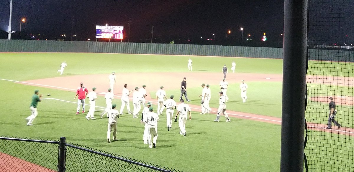 SISD_HS's tweet photo. Montwood wins game 1, 8-5 vs Odessa HS. Back at it tomorrow mor ning at 11 a.m. #baseballstateplayoffs #TeamSISD #earnyourhorns @ramsbaseball12 @SocorroISD https://t.co/xlyKIYXjOR