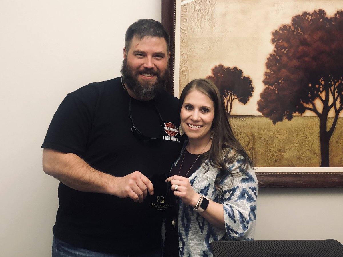 DHomeCOS's tweet image. 🎉 Happy CLOSING DAY Josh and Lindsey! I’m beyond excited for you guys! 🏠 @OakwoodHomesCOS #HomeSweetHome #NewBuild