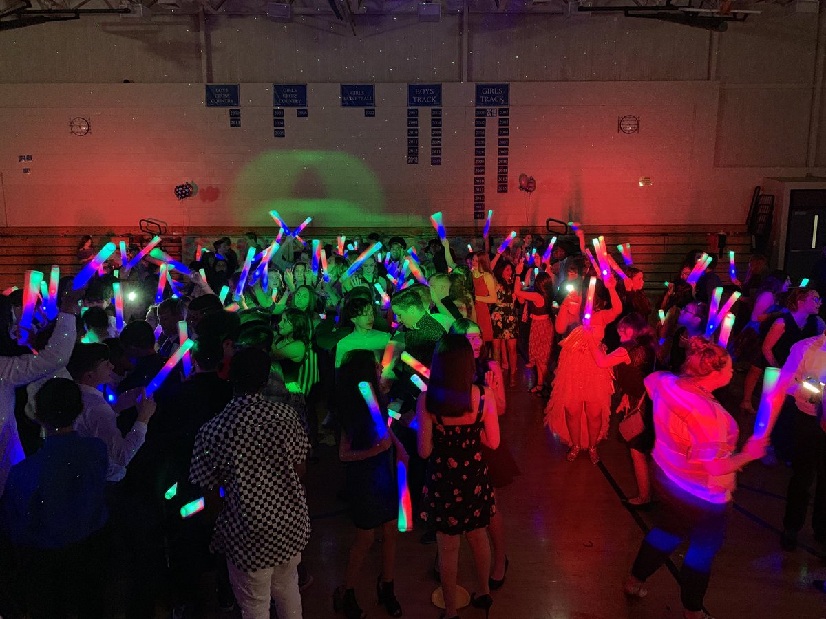 Jay Stream 8th Grade dance! Thank you to the <a href="/JayStreamPTA/">Jay Stream PTA</a> for organizing it! Special shout out to DJ <a href="/charlesridleyjr/">Charles Ridley</a> #jsjayhawkway