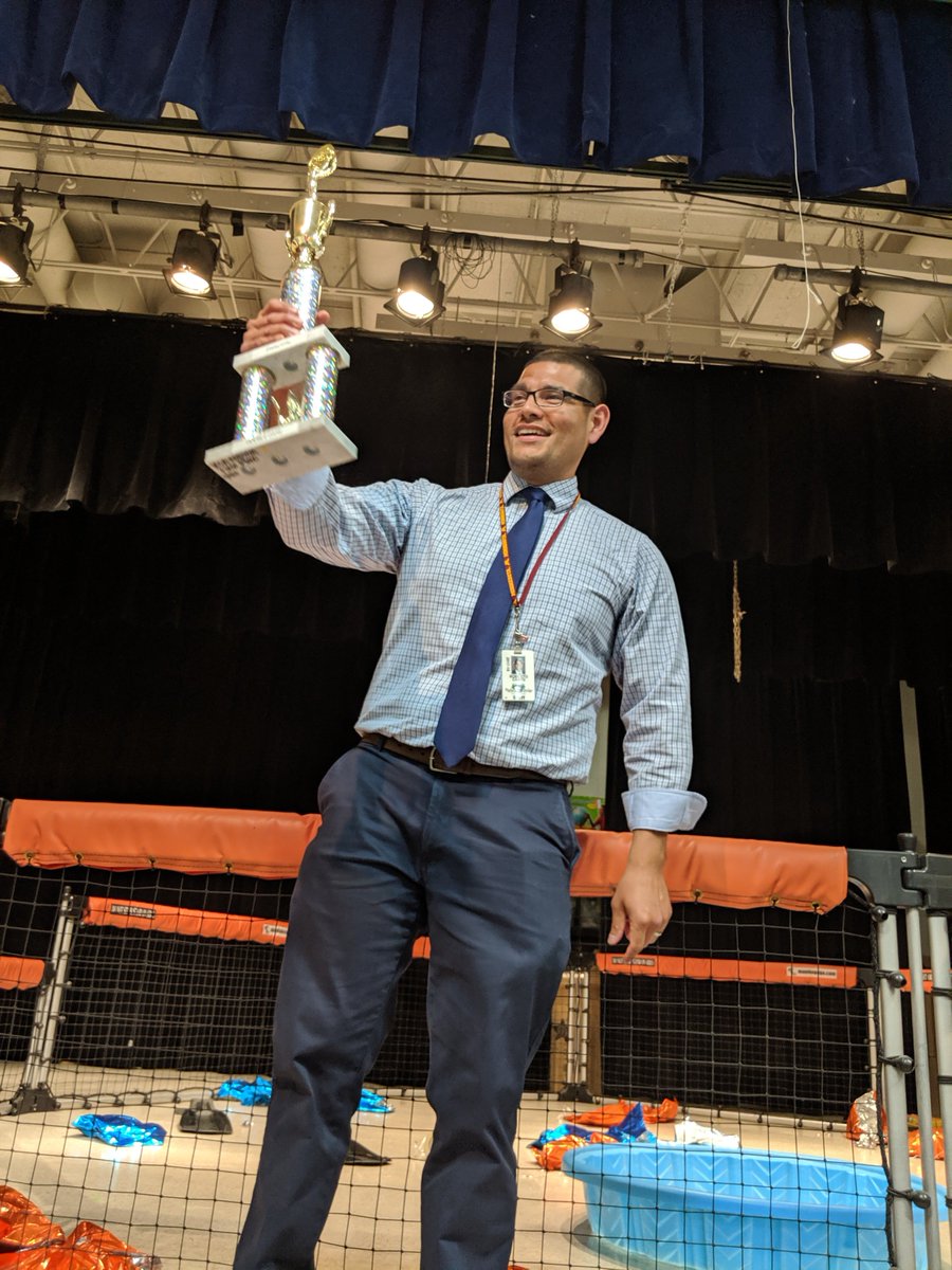 RidgeviewISD271's tweet photo. Principal Double Dare - Mr. A and Mr. Cantu, Principal at Poplar Bridge https://t.co/xtnQIeSa3y