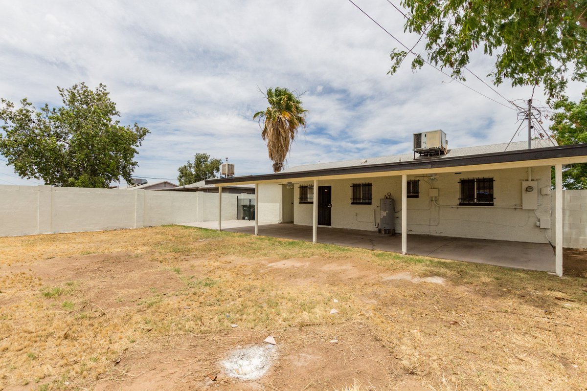 GoodCompanyRE's tweet photo. If you’re looking for a 🏠 with  ✔️ NEW Carpet, ✔️ NEW Tile, ✔️ NEW Kitchen, ✔️ NEW Appliances, ✔️ NEW Countertops and a Gigantic backyard for under $180K, then THIS is the home for you! 👍

Learn More: https://t.co/lulG5A4SZV

#RealEstate #Arizona #Phoenix https://t.co/WtHkpZixRC