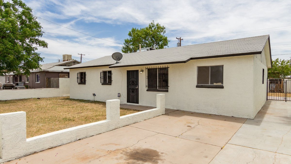 GoodCompanyRE's tweet photo. If you’re looking for a 🏠 with  ✔️ NEW Carpet, ✔️ NEW Tile, ✔️ NEW Kitchen, ✔️ NEW Appliances, ✔️ NEW Countertops and a Gigantic backyard for under $180K, then THIS is the home for you! 👍

Learn More: https://t.co/lulG5A4SZV

#RealEstate #Arizona #Phoenix https://t.co/WtHkpZixRC