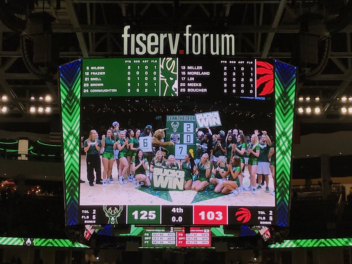 SrtaPaprocki's tweet photo. El venado gana. #6mas #fearthedeer https://t.co/0qdBrjGN70