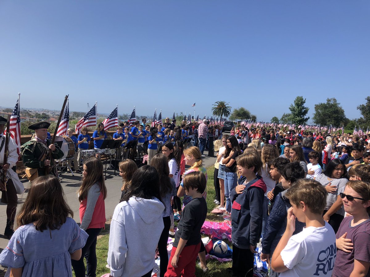 HV6th's tweet photo. Field of Honor ceremony @ Castaways Park today! Thank You to the #ExchangeClub of Newport Beach for inviting our students to the patriotic event honoring #veterans and #military w/ 1776 American flags #hvepride @HarborViewElem https://t.co/5EjHQELaWp