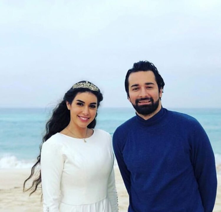 RemaHanY3's tweet photo. @AhmedHatemOmr ❤️
@AhmedSalahhosny 💛
#teamadham #حكايتي
طب ايه بقي🤦♀️
أنا كدا أحترت🤣🌺 https://t.co/OKZ4xZaN71