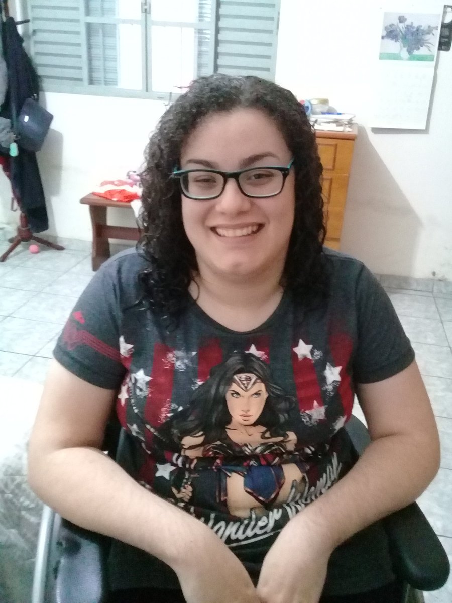 Camotta_navarro's tweet photo. Vambora , começar as comemorações 🎂🎂🎂🎂. Ganhei uma Cesta linda de delícias dos meus padrinhos e estou muito feliz.  Não deu tempo de tirar foto pq já fui abrindo , mas agradeci na hora 😊😊😁😁.
#mêsdeMaio
#23primaveras 
#17demaio 
#felizdemais 
#meuaniversário https://t.co/mmmtbOnX7k
