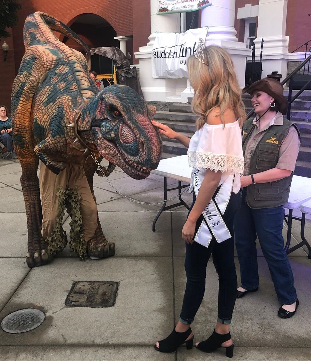 wvaffqueen's tweet photo. Had so much fun at the WV Strawberry Festival today! I got to meet a dinosaur, compete in the strawberry shortcake eating contest, and meet so many wonderful people. I love Buckhannon so much, and I love the WV Strawberry Festival. Can’t wait for tomorrow!🍓👑 #Wvaff #wvaffqueen https://t.co/AD5RaEz0Oc