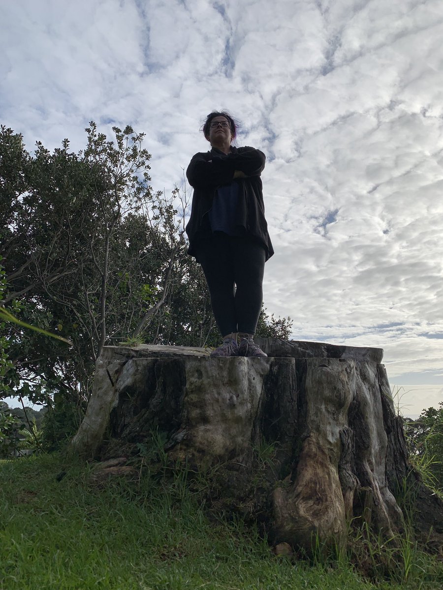 JennOnLocation's tweet photo. I can’t tell if I feel like a giant or really tiny. #hobbittime https://t.co/W6PhchX0uv