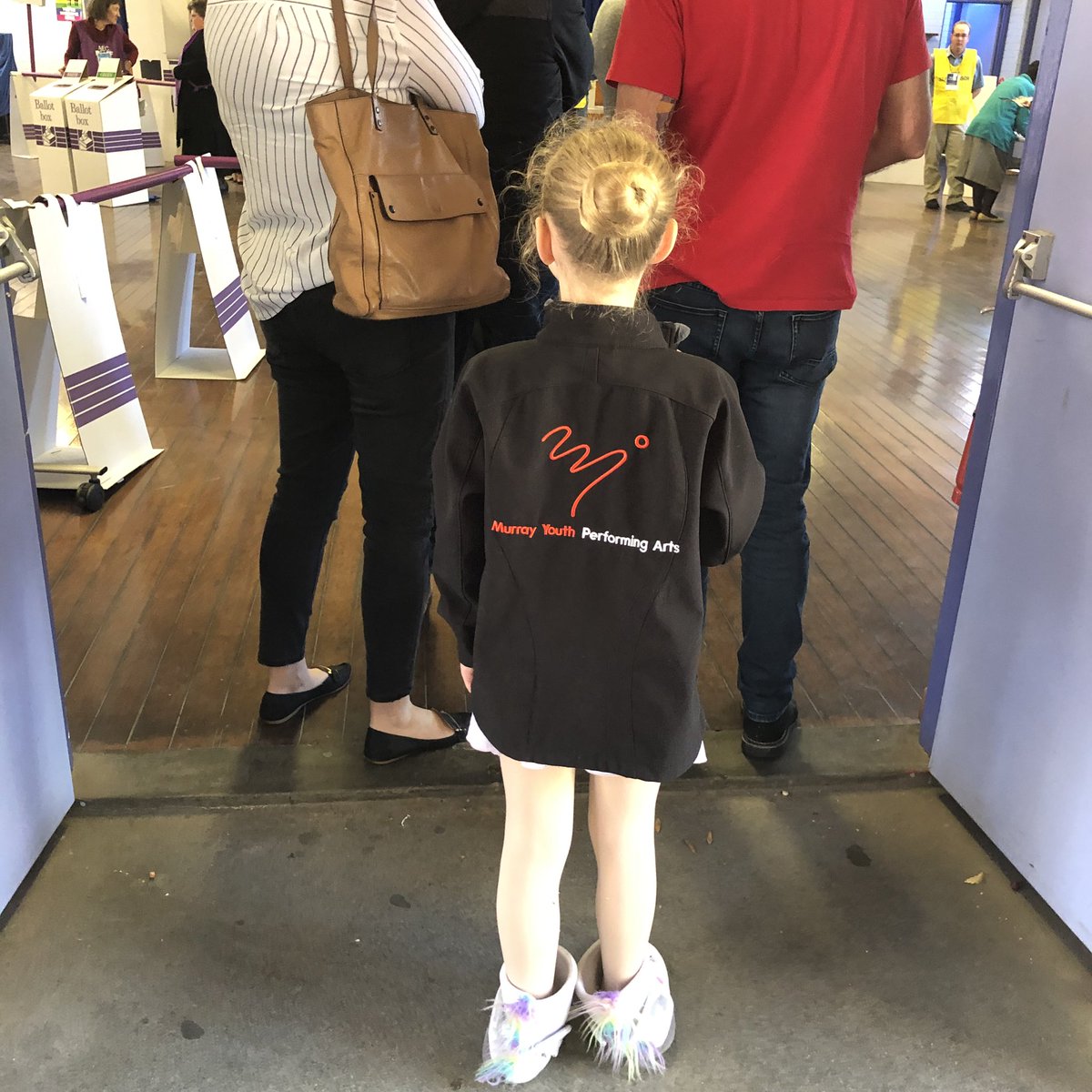 JodieBruton's tweet image. Just a hop, skip and a plié from the dance studio to vote at Albury Public School. #australiavotes #AUSVote19 #bordermail #dancemums #alburypublicschool #democracysausage