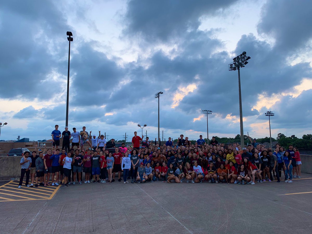 SENIOR SUNSET WAS A SUCCESS!!! Thank you to everyone that came out to take in this moment. Love you all!! One more week until we walk across the stage together!🤩💙
#jeths19 #Taylorpride247 <a href="/THS_Mustangs/">James E. Taylor High School</a> @KEFuquay