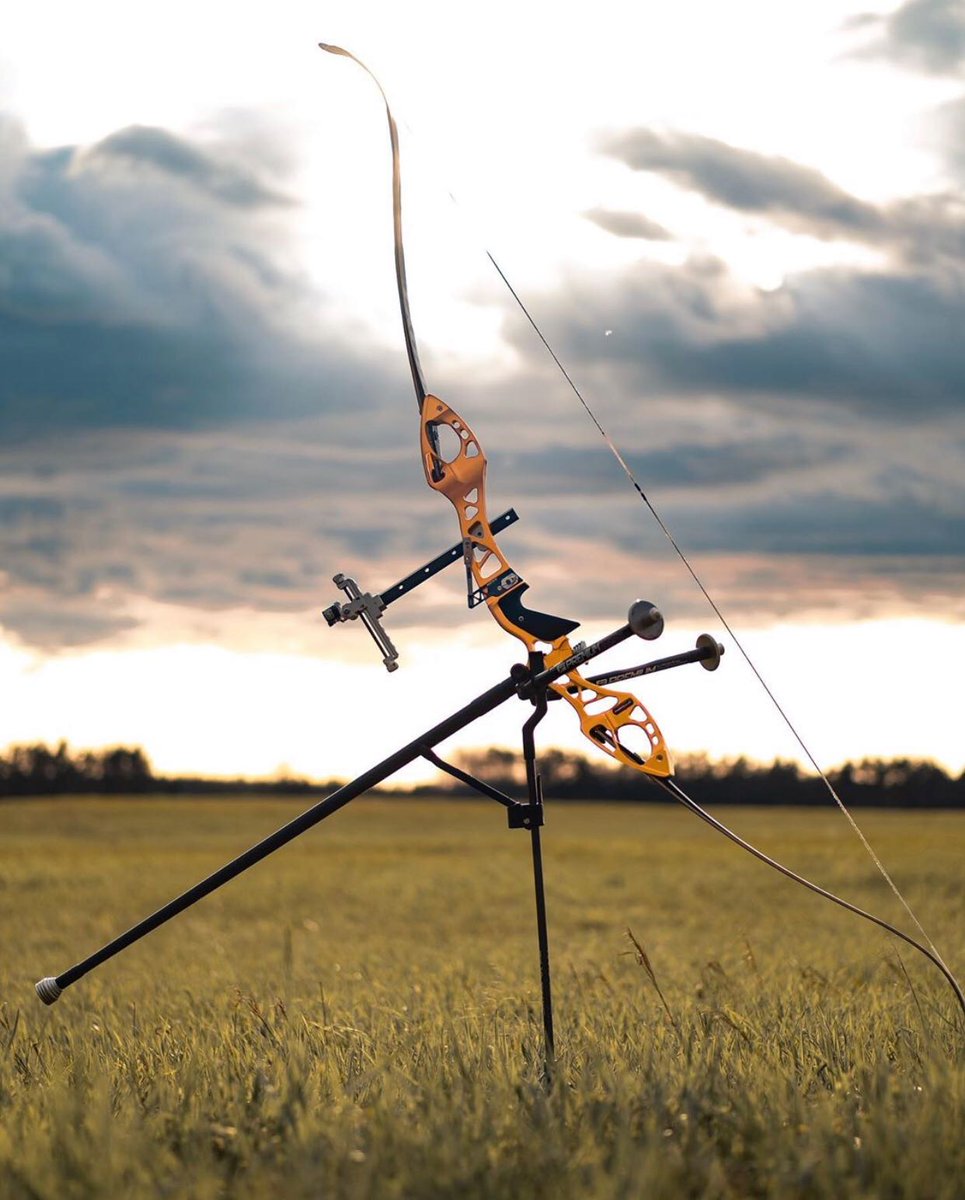 HOYTARCHERYInc's tweet image. Friday night 🤘
Photo // @bryceseidell_archery 
#CarbonVelos #FormulaX