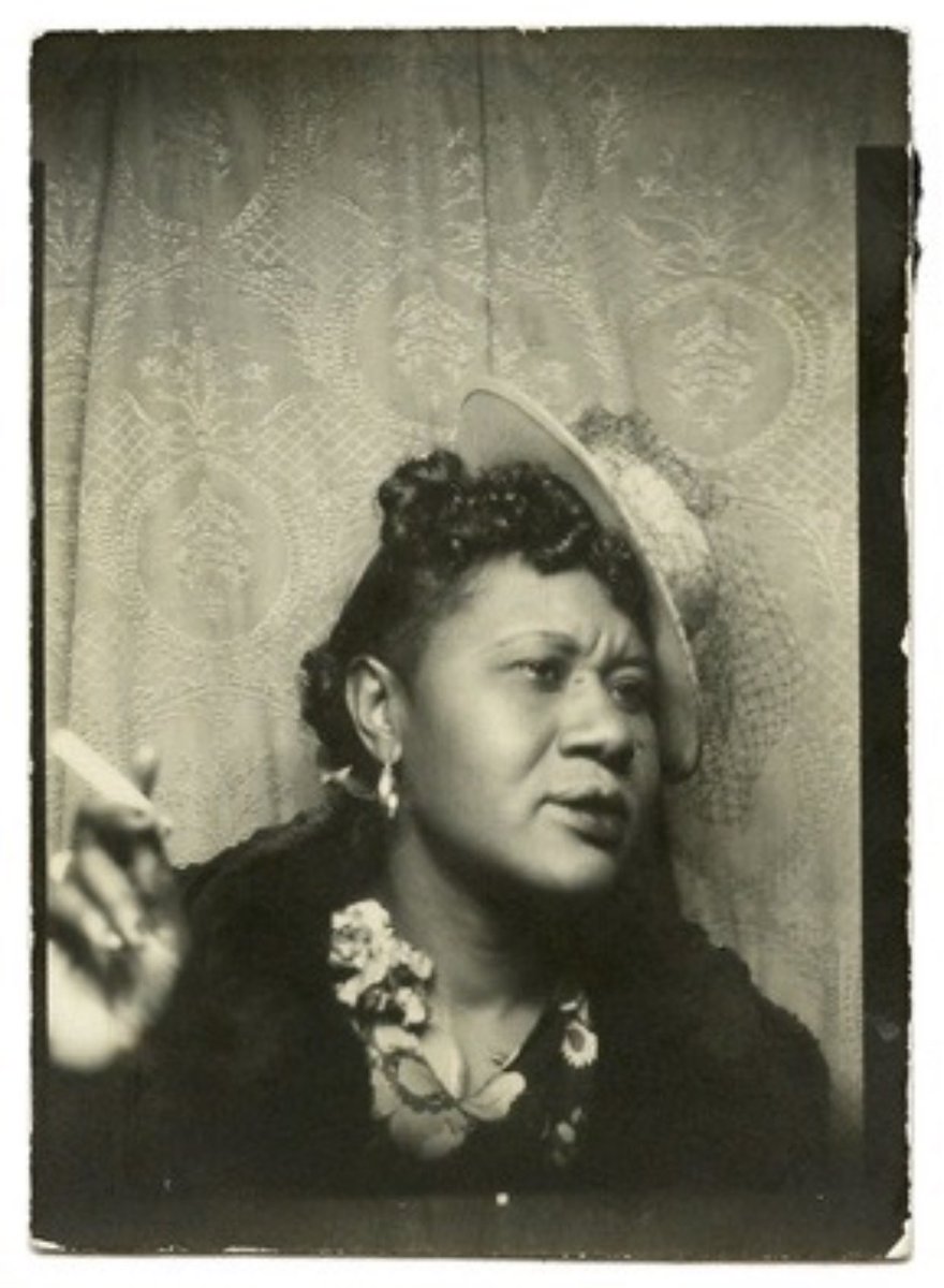 From “The Black Women” Photobooth Series (1940s-60s) “The faces of black women from the 1940s-1960s. The color photos were developed using the 'hand-tinting' process which was a popular way to colorize black and white photos.”