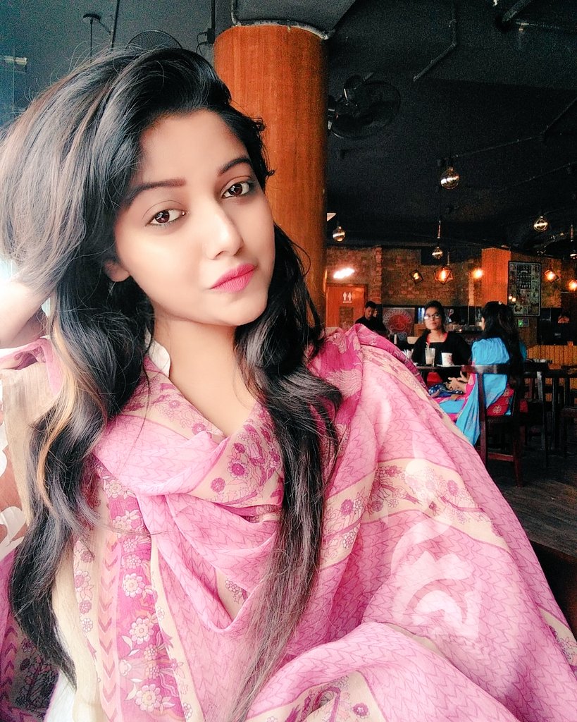 FariaMahjabin1's tweet photo. Be your own kind of beautiful 👄

#beautiful #pink #cutness #Twitter #ChillingTime #hangout #love #fashionblogger #FridayFeeling https://t.co/clhG8hckQl