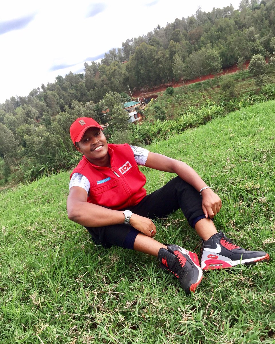 ian_smeezy's tweet photo. Never ever compromise your happiness to please anyone let them compromise theirs to please you,always put ur self first and demand ur respect ✊🏾 
#Smart_gang #Turn_up_squad https://t.co/OZs8Cc3c1x