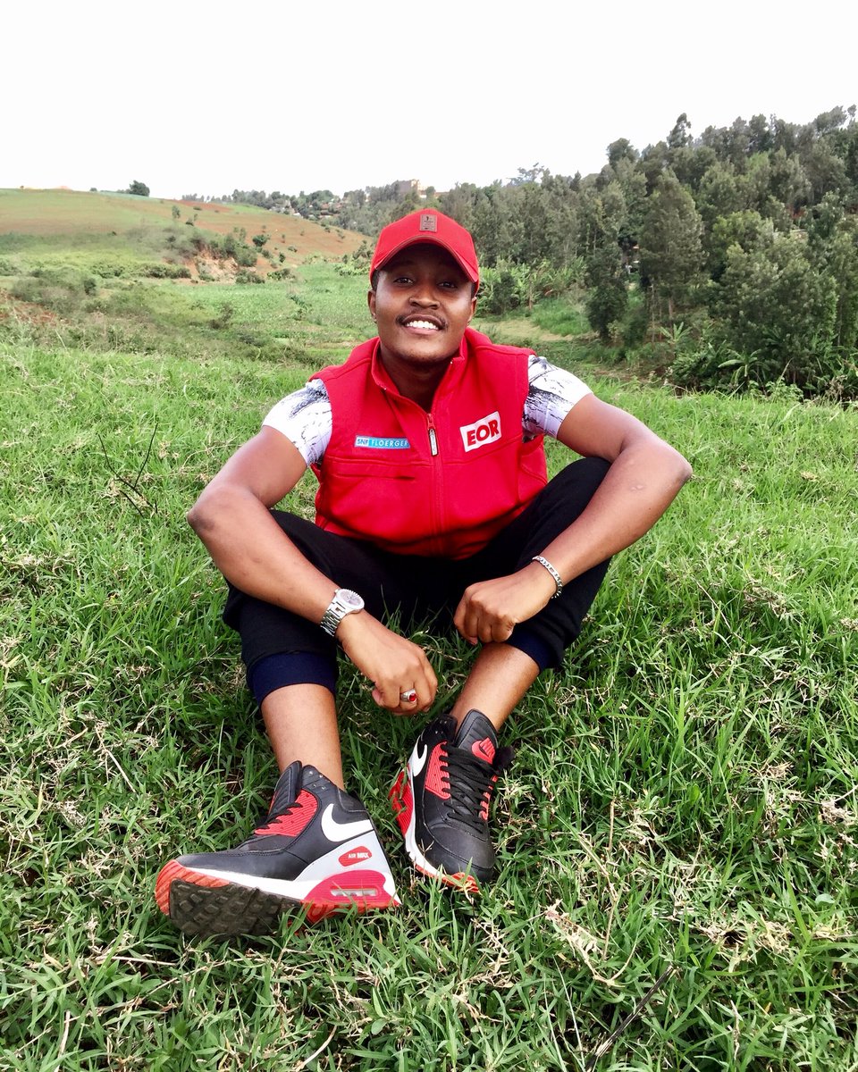 ian_smeezy's tweet photo. Never ever compromise your happiness to please anyone let them compromise theirs to please you,always put ur self first and demand ur respect ✊🏾 
#Smart_gang #Turn_up_squad https://t.co/OZs8Cc3c1x