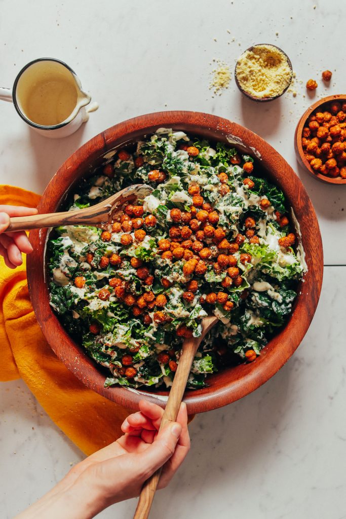 Chickpea Caesar Salad (30 Minutes!) dlvr.it/R4xm05 via <a href="/minimalistbaker/">MINIMALIST BAKER</a>
