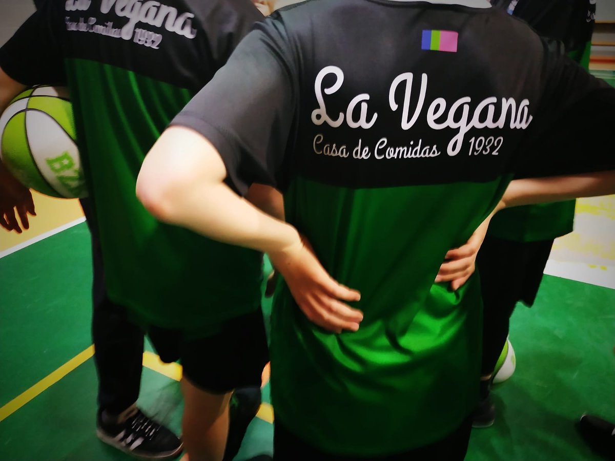 LaVegana1932's tweet photo. Estrenamos camiseta 👕
#lavegana1932 @ad_amide #123amide #orgullodepertenencia #basketball #baloncesto #aupaamide 🏀 https://t.co/we8xH4gAtn