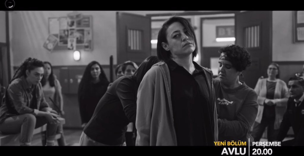 Sen avludan çıksan avlu senden çıkmaz 
Hayran buluşması perşembe saat 20:00 da Starda #Avlu