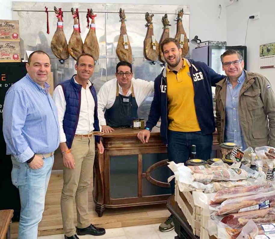JuanParejoFdez's tweet photo. Hoy en Villafranca de los Barros @VillafrancaPP con nuestro candidato @manolopile @PP_Badajoz @ppextremadura #NosUneExtremadura @Cienfuegos90 https://t.co/IAc1dkOAKL