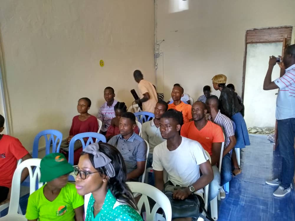 john_prof's tweet image. Actu au fablab @ayiyikoh  #LinuxPresentationDay  @wilfriedn  @sothoum  @josueromba @fkobon  @ibrahkeit ... Bravo les gars !