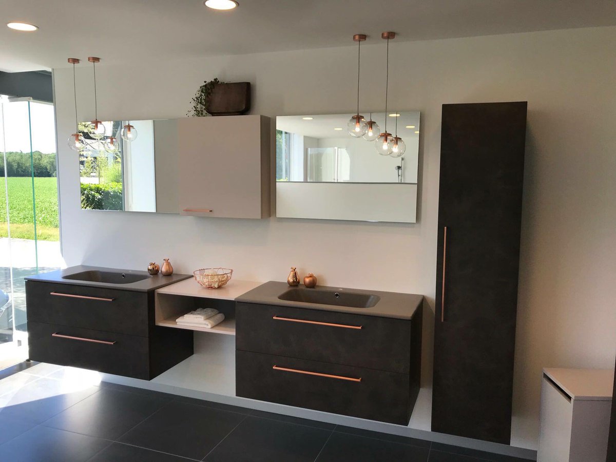 BathroomsK's tweet photo. I love this Sanijura display #modernbathroom  
#bathroomideas
#stunningbathroom https://t.co/GUxPJaSkg1