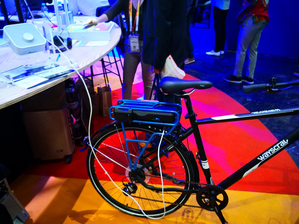 ChanPerco's tweet photo. En parallèle, @powerup_xyz propose  une charge intelligente pour les vélos 🚲 électroniques.
La charge se fait en fonction de la température pour ne pas abîmer la batterie.
#VivaTech #EDFpulse @EDFofficiel https://t.co/6vCvNcVFTu