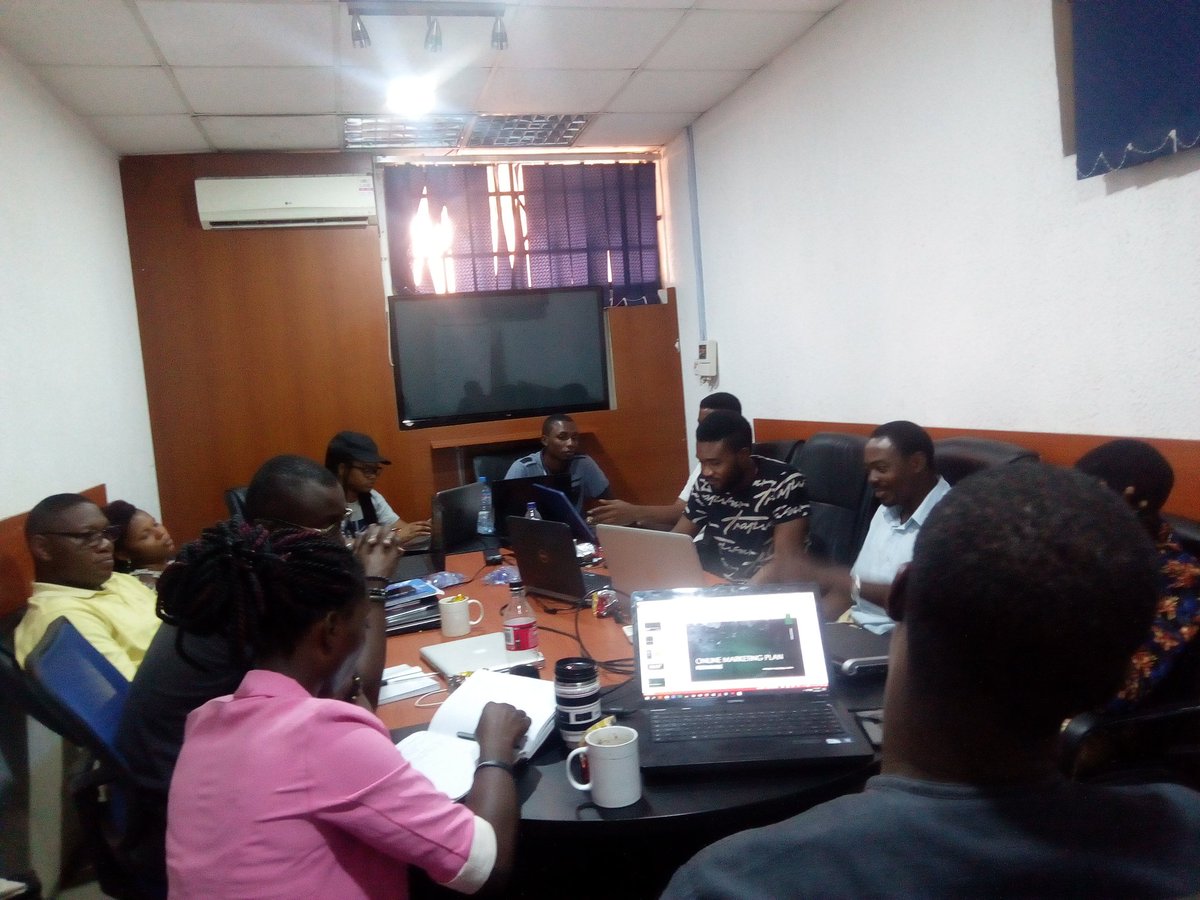 LuckyTina11's tweet photo. Talent without training is trash.
.
.
No man is an island when it comes to learning.
Live at the Lagos Digital Marketing Conference.
#learningmode #ldmtraining #conference #Lagos #lagosdigitalmarketingtraining #socialmediamarketing https://t.co/yHFQZSO0aH