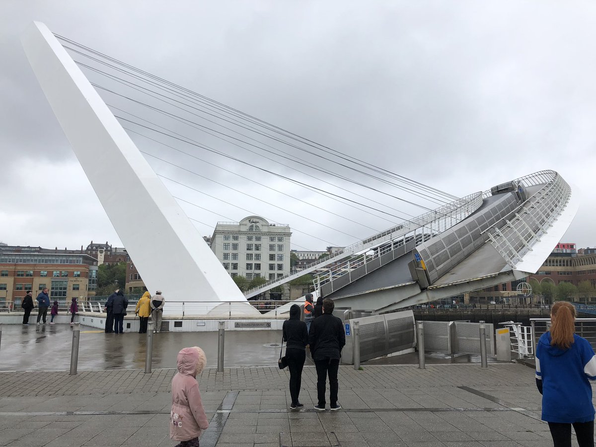 ellen20's tweet photo. A wet morning in Newcastle @iamsold #funday #itstheweekend #raindoesnotstopus https://t.co/RZA5SIEbPu