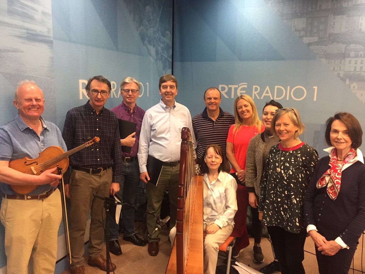 RTERnaG's tweet image. Ceol den scoth againn @blathnaidlibh ar maidin le Cór Naomh Mícheál agus @TheBonnymen #bláthnaidlibh #rnag #cóisir