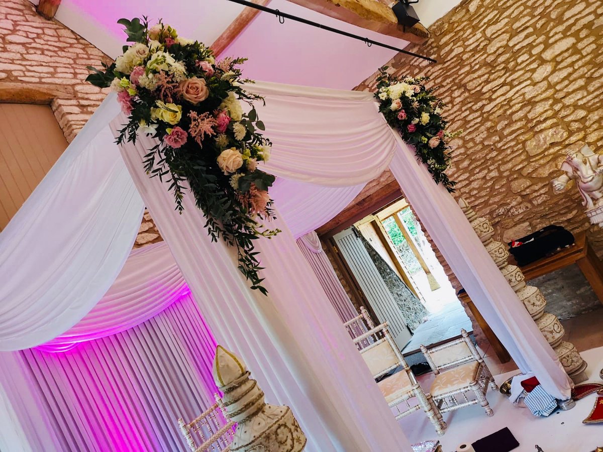 MidlandMandaps's tweet photo. Beautiful weddings at @CaswellHouse
Many congratulations to today’s happy couple, Christian & Beejal Mockler. Thank you for choosing Midland Mandaps Ltd
https://t.co/O2sM55tJUS
#drapedmandap #floraldrapedmandap #mandap #hinduweddings #caswellhouse #elegantmandap #simplemandap https://t.co/vYxNJCzHUl